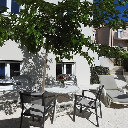 Salvia Apartman *