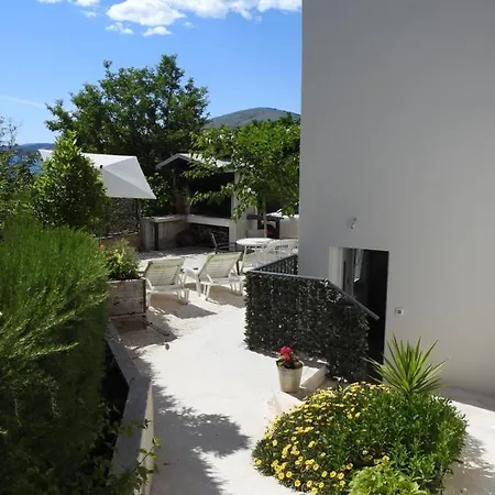 Salvia Apartman *